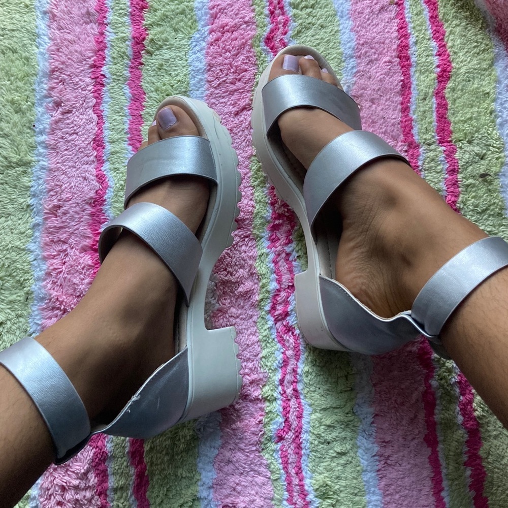 🤍 silver platform strappy sandals 🤍